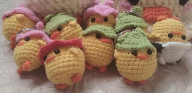 🐥✨ Pollito de la Suerte — Llavero tejido a mano